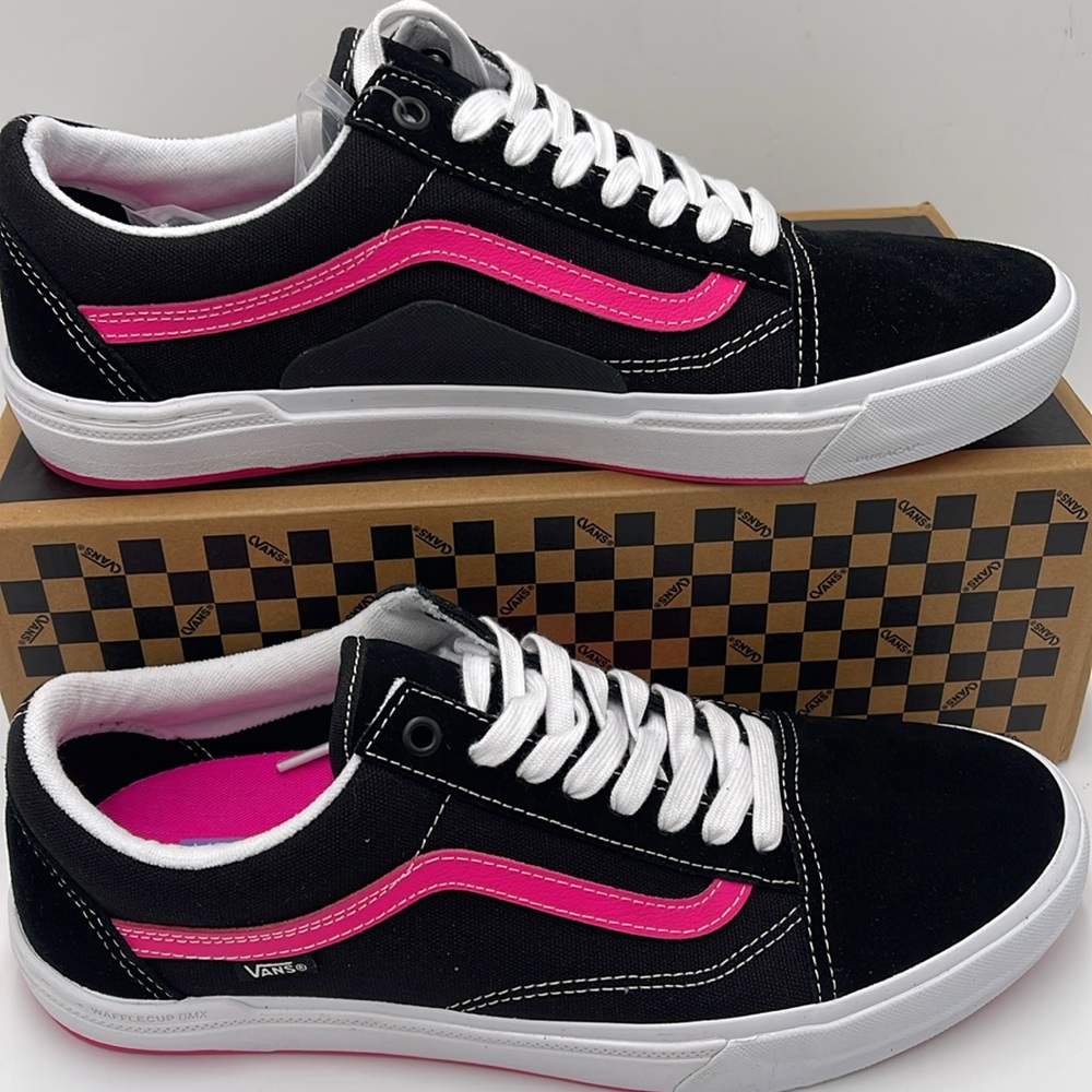 Vans Men's Black and Pink Sneakers Bmx Old Skool
Black/Neon Pink
VN0005UZBFY - Picture 3 of 16